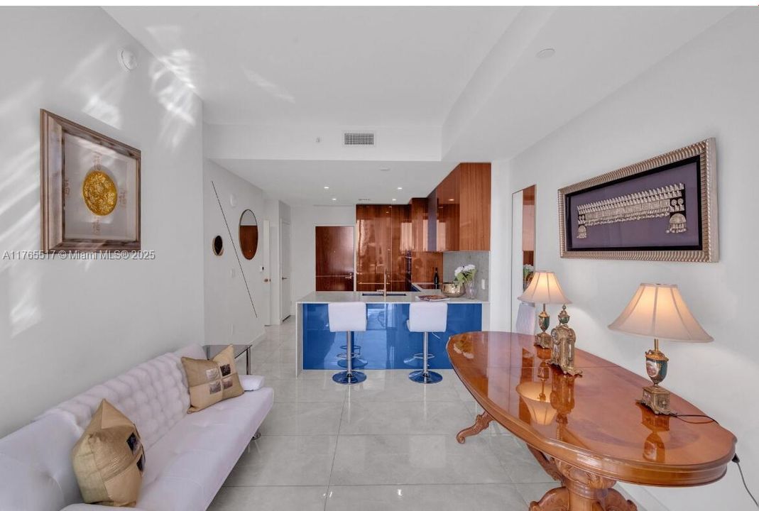 For Sale: $1,070,000 (1 beds, 1 baths, 772 Square Feet)