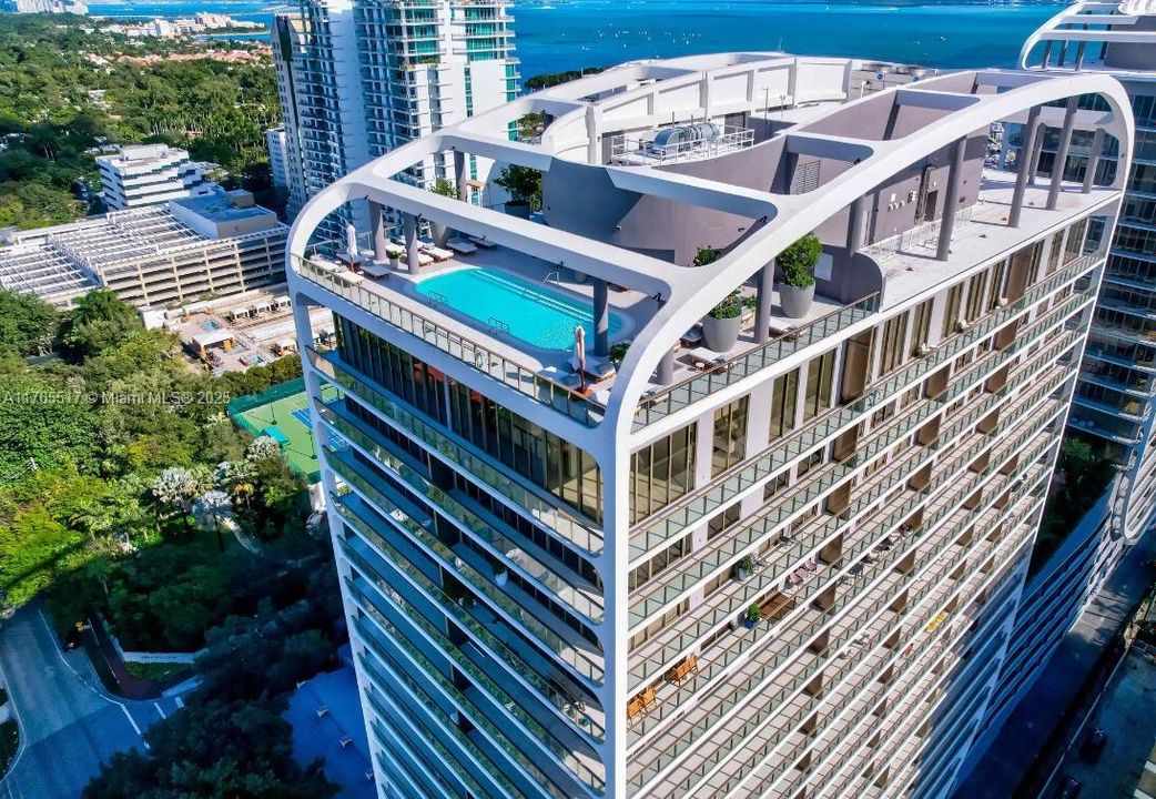 For Sale: $1,070,000 (1 beds, 1 baths, 772 Square Feet)