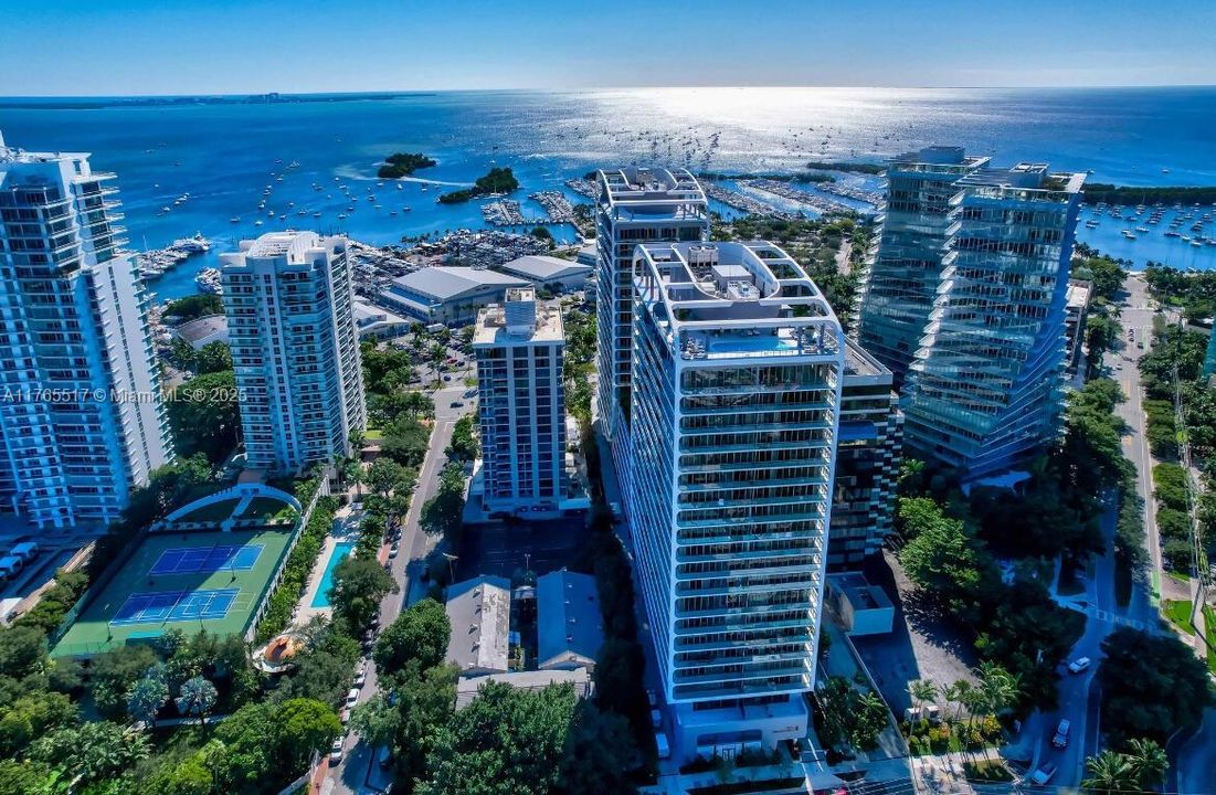 For Sale: $1,070,000 (1 beds, 1 baths, 772 Square Feet)