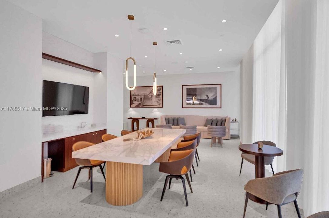For Sale: $1,070,000 (1 beds, 1 baths, 772 Square Feet)