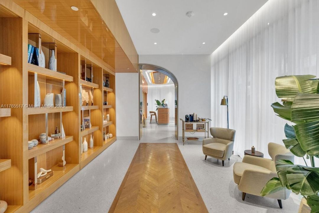 For Sale: $1,070,000 (1 beds, 1 baths, 772 Square Feet)