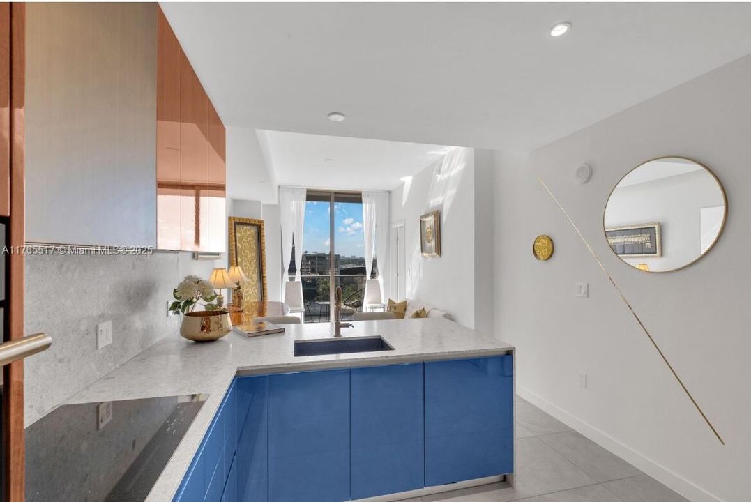 For Sale: $1,070,000 (1 beds, 1 baths, 772 Square Feet)