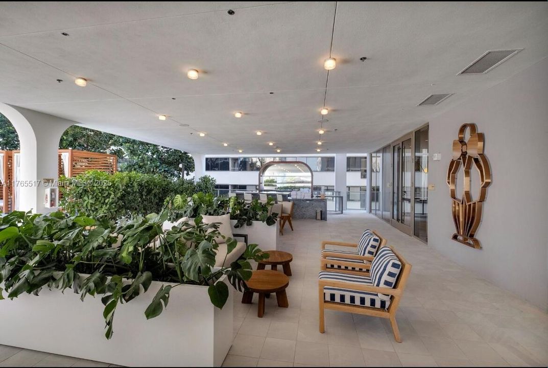 For Sale: $1,070,000 (1 beds, 1 baths, 772 Square Feet)