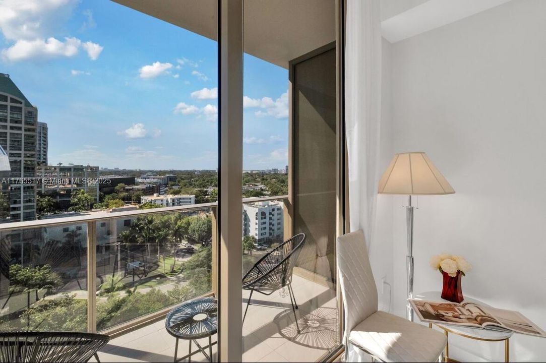 For Sale: $1,070,000 (1 beds, 1 baths, 772 Square Feet)