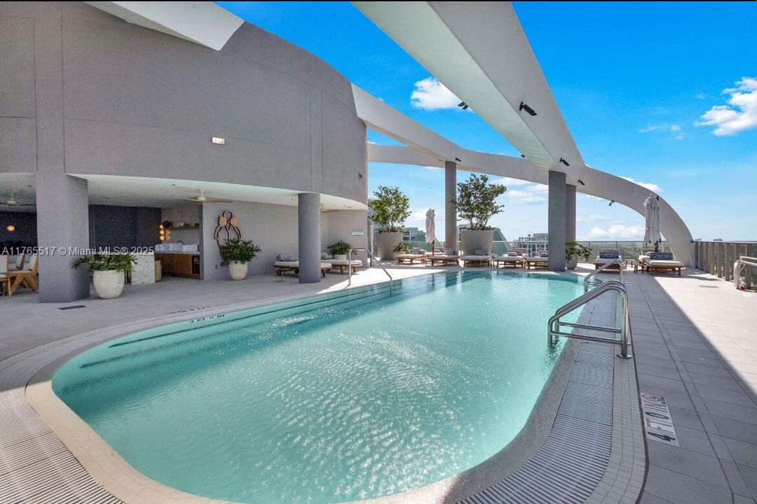 For Sale: $1,070,000 (1 beds, 1 baths, 772 Square Feet)