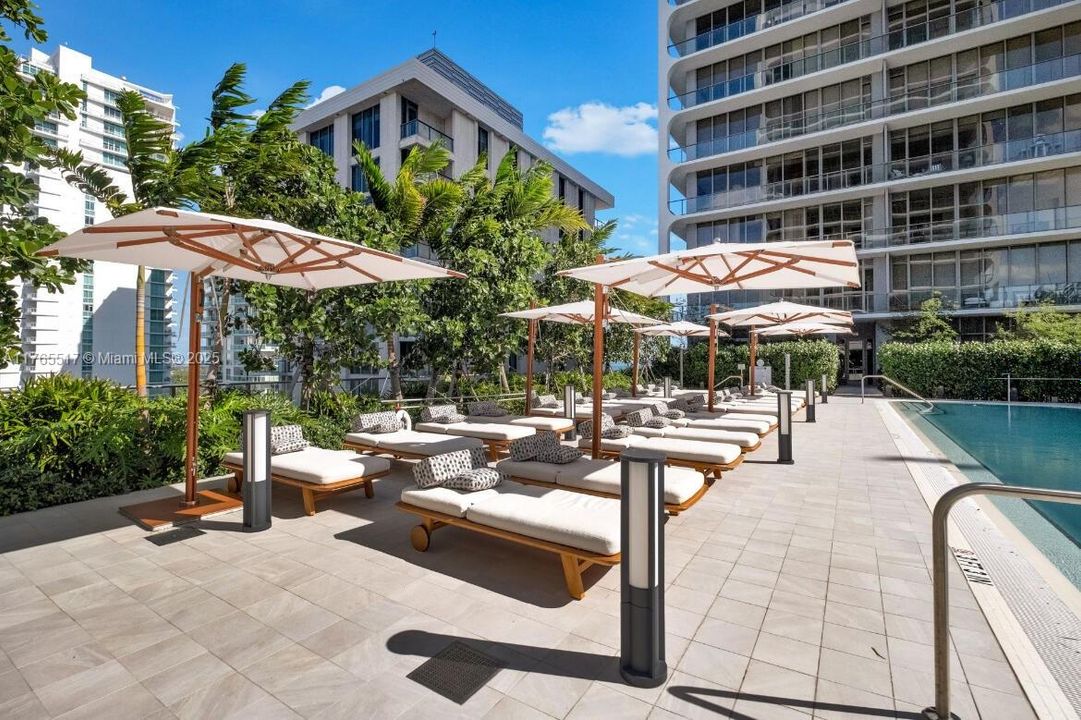 For Sale: $1,070,000 (1 beds, 1 baths, 772 Square Feet)