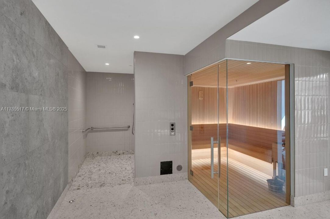 For Sale: $1,070,000 (1 beds, 1 baths, 772 Square Feet)