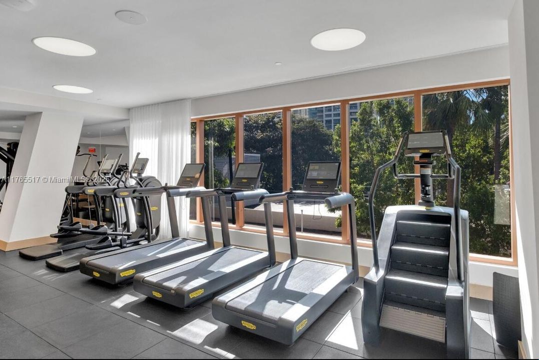 For Sale: $1,070,000 (1 beds, 1 baths, 772 Square Feet)
