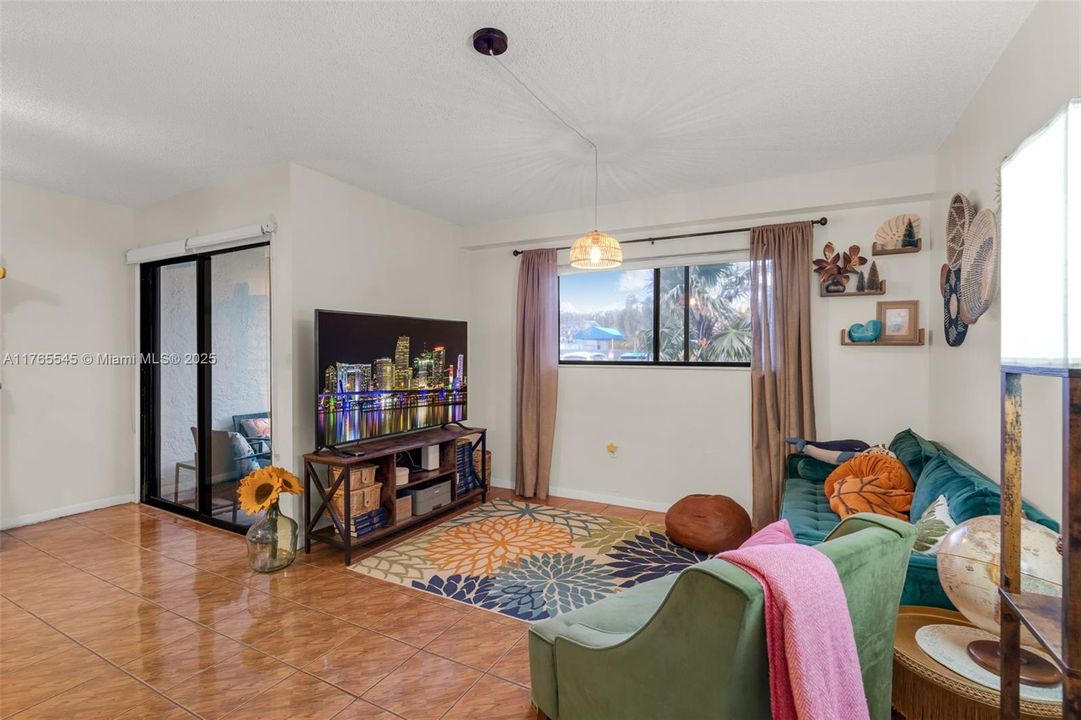 En Venta: $365,000 (2 camas, 1 baños, 1150 Pies cuadrados)