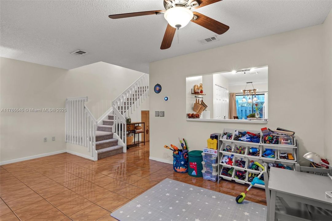 En Venta: $365,000 (2 camas, 1 baños, 1150 Pies cuadrados)