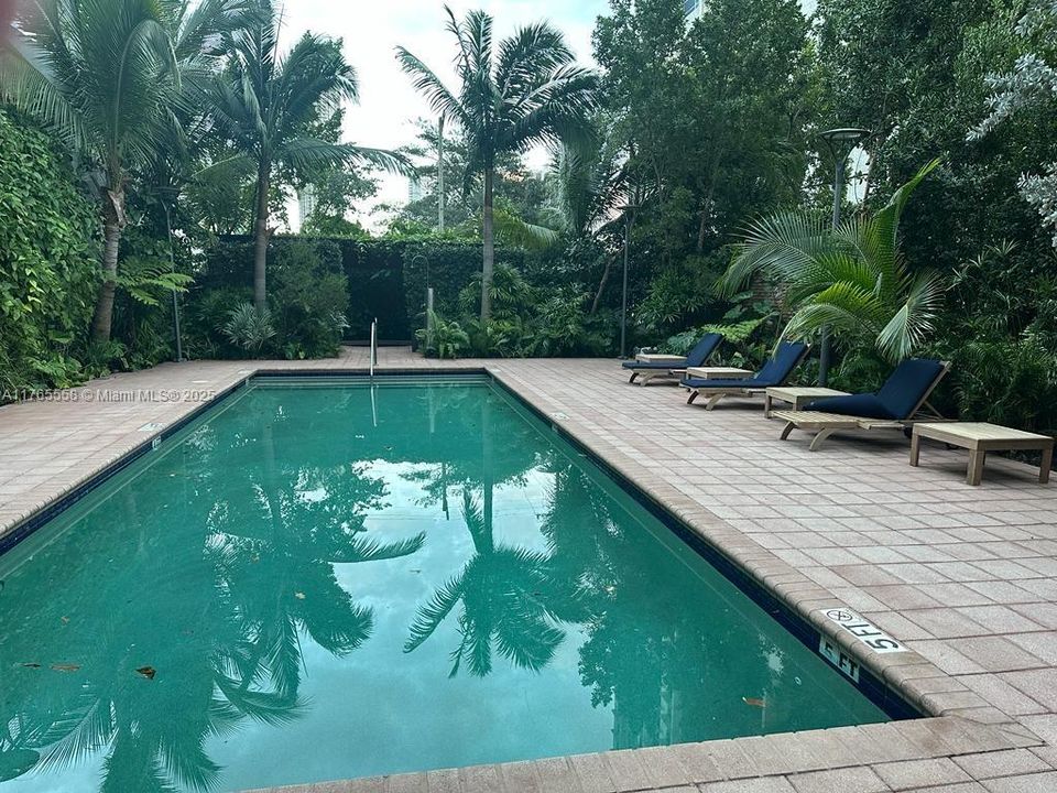 Recently Sold: $750,000 (1 beds, 1 baths, 1267 Square Feet)