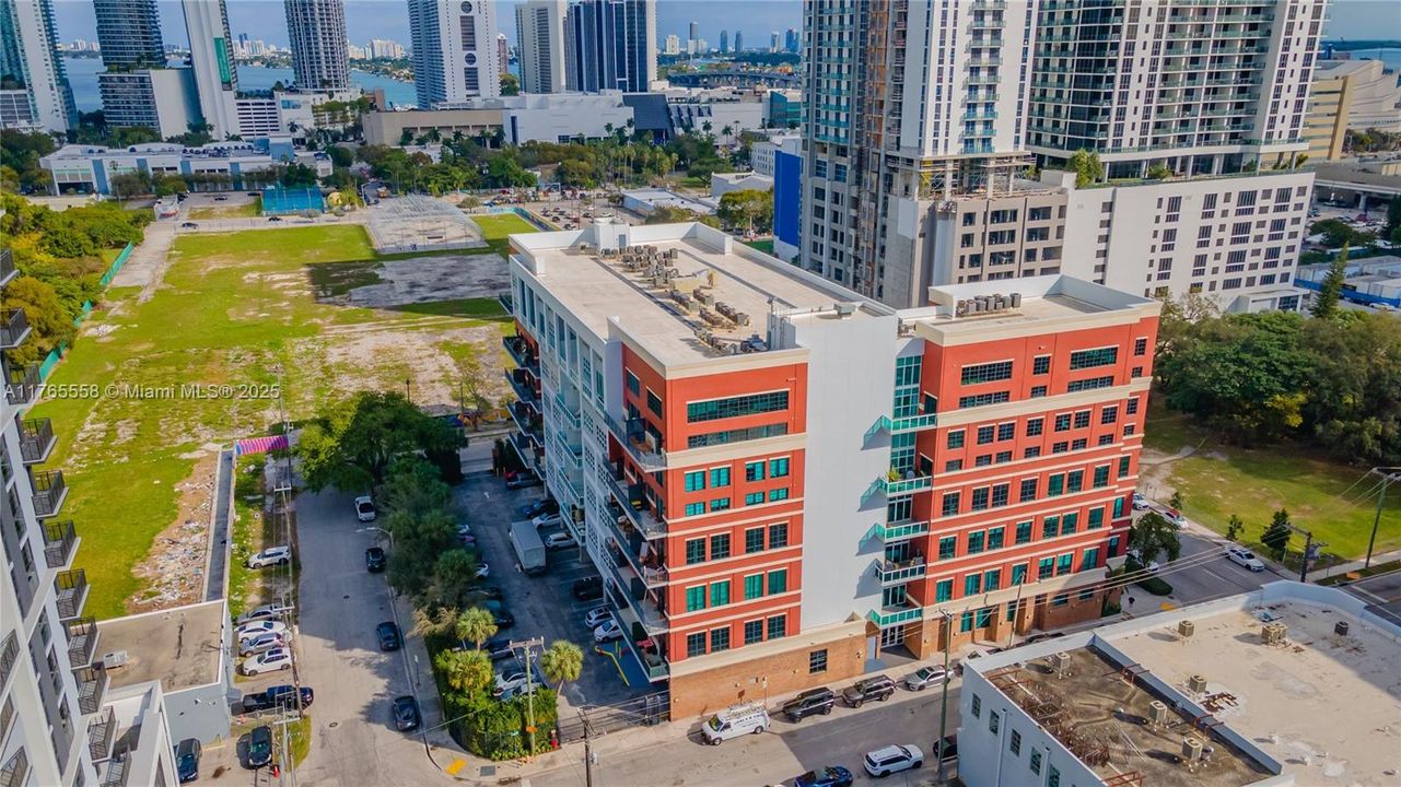 Recently Sold: $750,000 (1 beds, 1 baths, 1267 Square Feet)