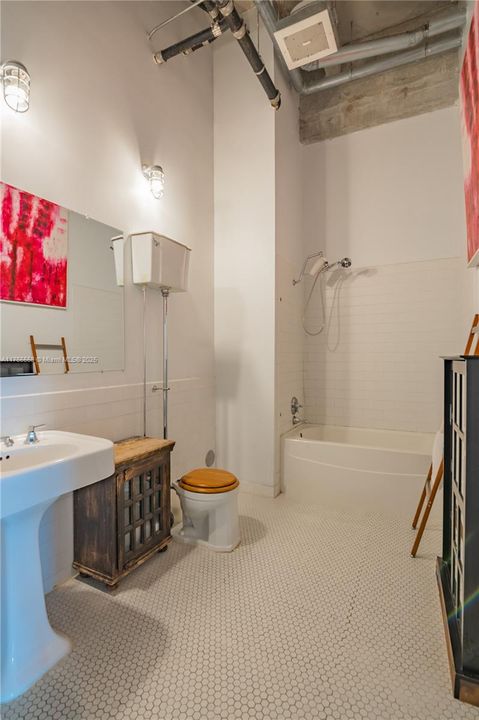 Recently Sold: $750,000 (1 beds, 1 baths, 1267 Square Feet)
