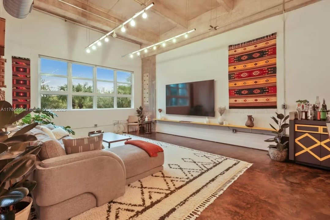 Recently Sold: $750,000 (1 beds, 1 baths, 1267 Square Feet)