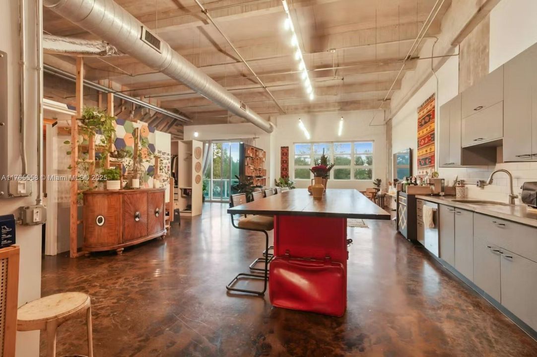 Recently Sold: $750,000 (1 beds, 1 baths, 1267 Square Feet)