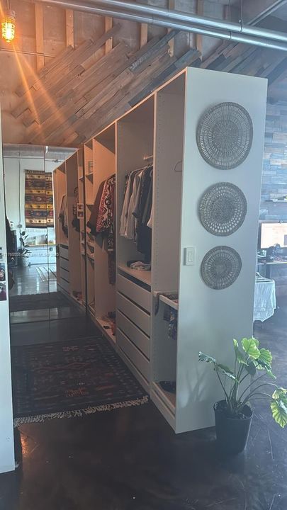 Recently Sold: $750,000 (1 beds, 1 baths, 1267 Square Feet)