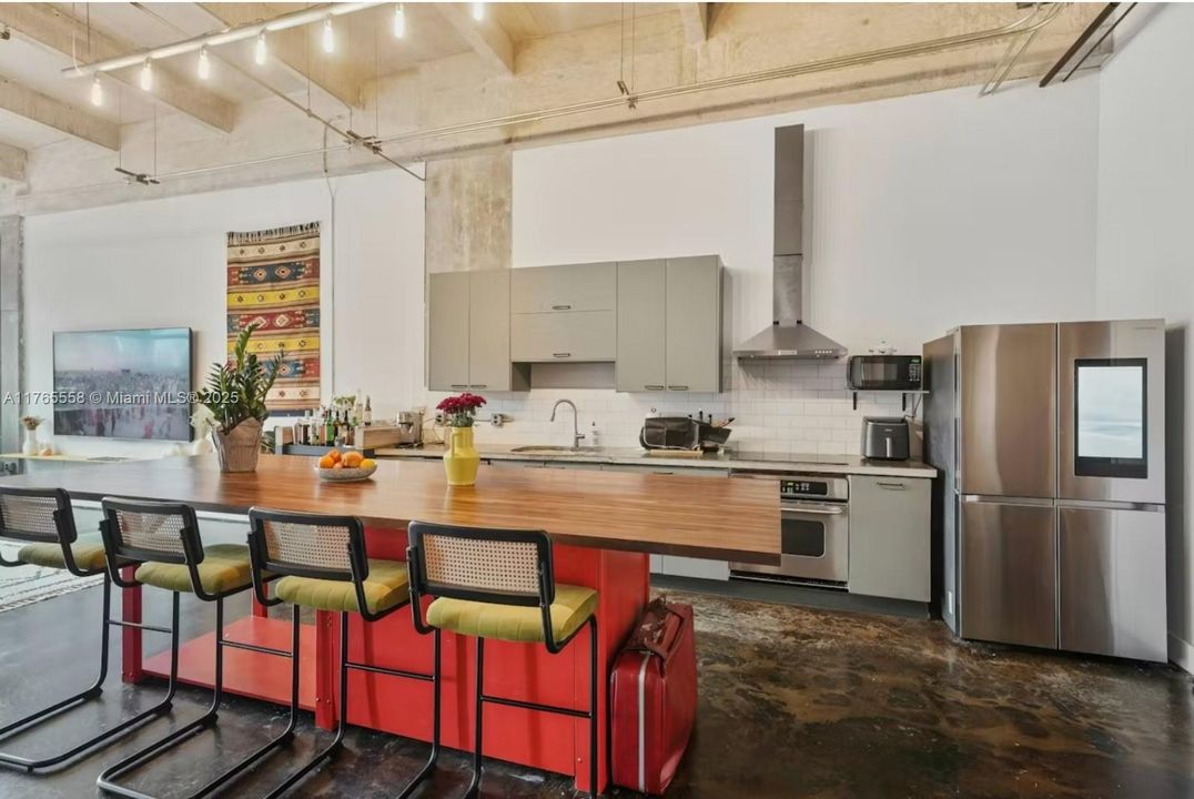 Recently Sold: $750,000 (1 beds, 1 baths, 1267 Square Feet)