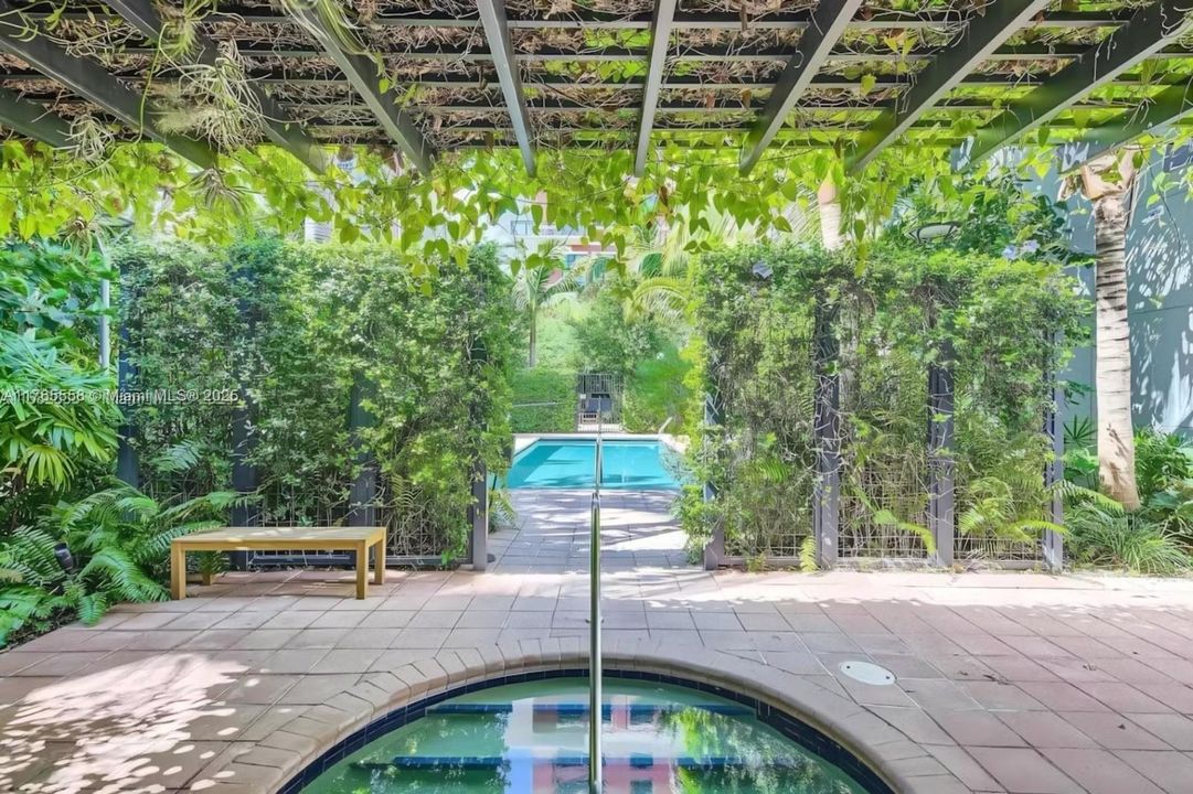 Recently Sold: $750,000 (1 beds, 1 baths, 1267 Square Feet)