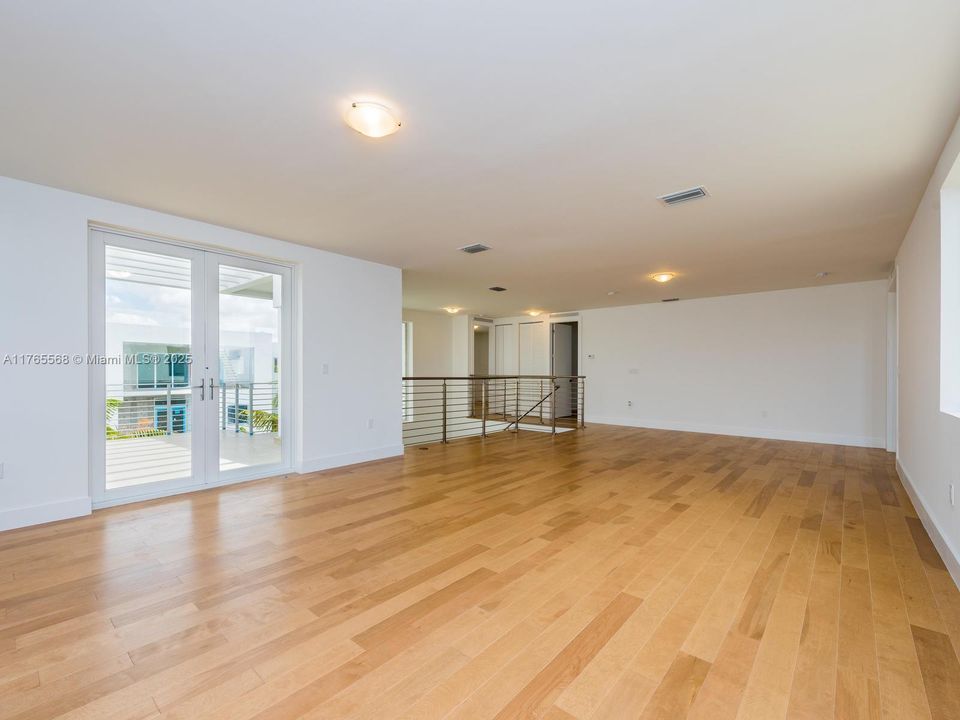 Active With Contract: $7,300 (4 beds, 4 baths, 3624 Square Feet)