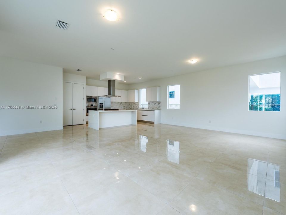 Active With Contract: $7,300 (4 beds, 4 baths, 3624 Square Feet)