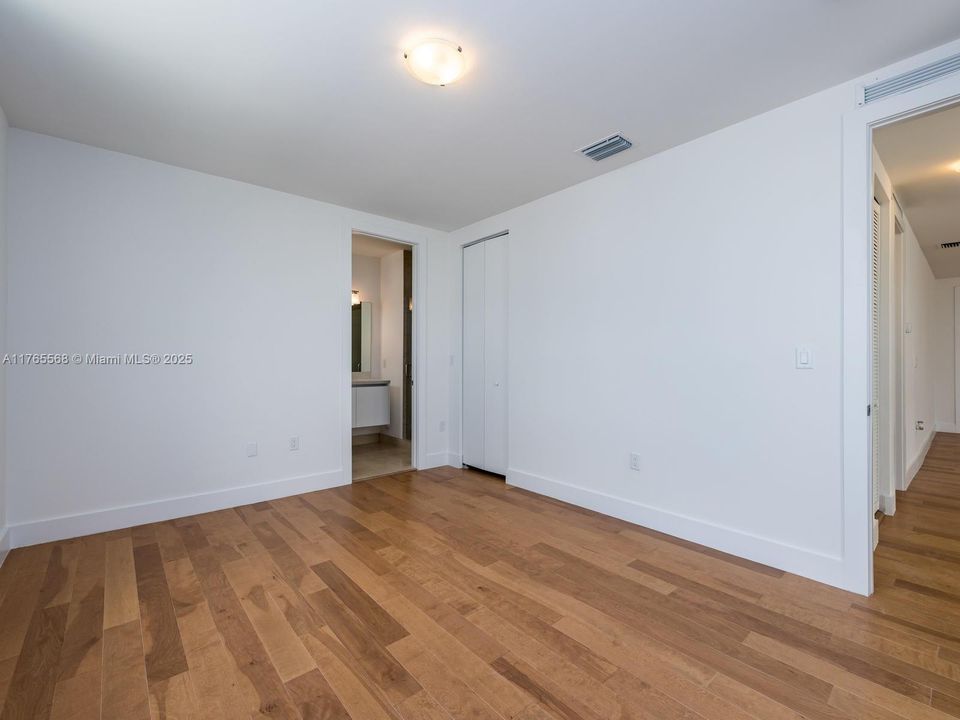 Active With Contract: $7,300 (4 beds, 4 baths, 3624 Square Feet)