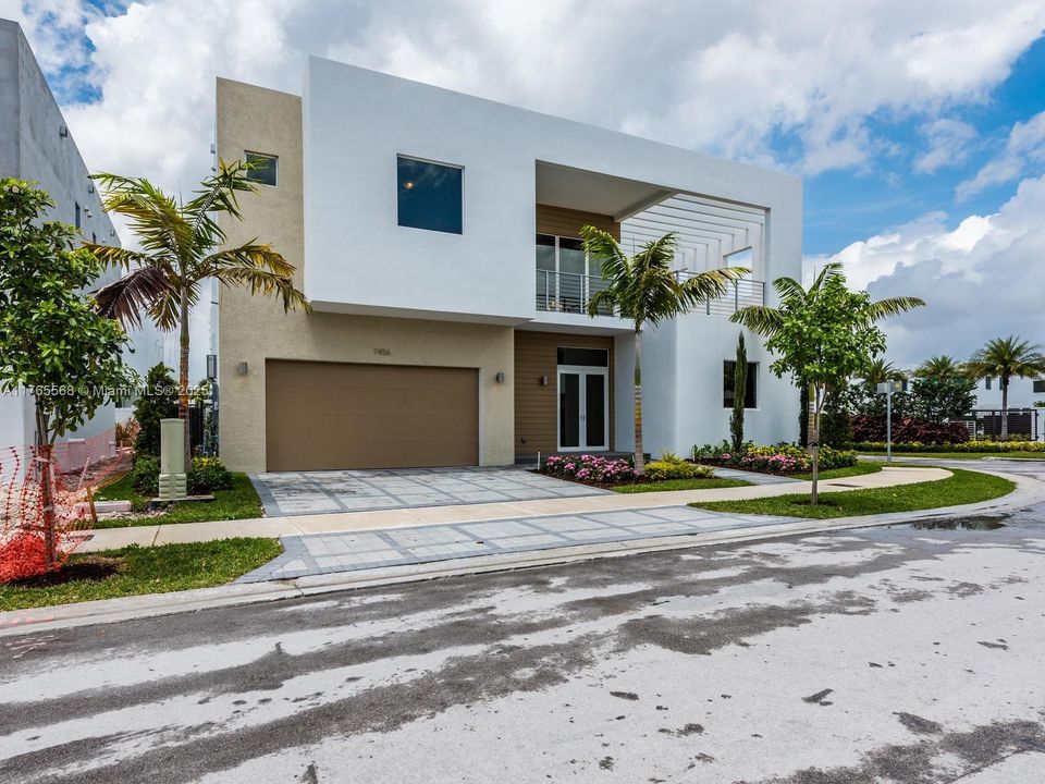 Active With Contract: $7,300 (4 beds, 4 baths, 3624 Square Feet)