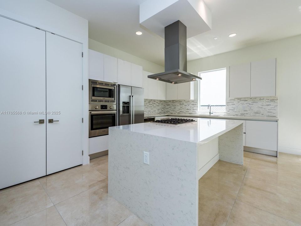 Active With Contract: $7,300 (4 beds, 4 baths, 3624 Square Feet)