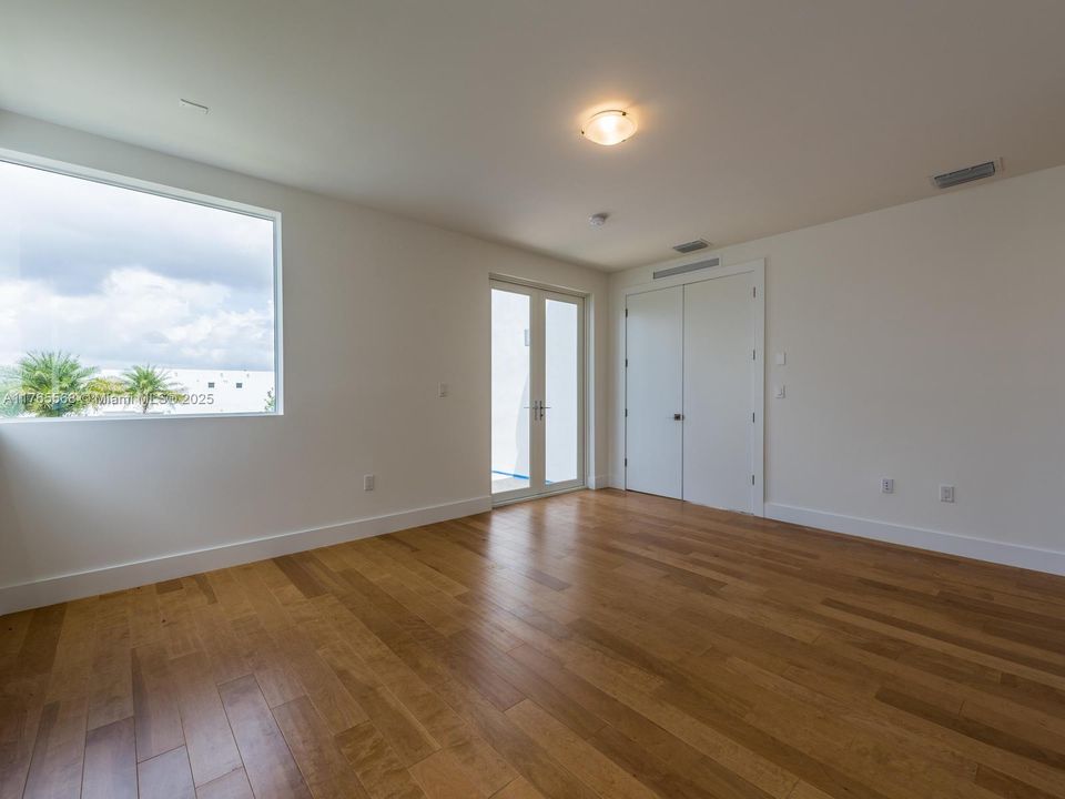 Active With Contract: $7,300 (4 beds, 4 baths, 3624 Square Feet)