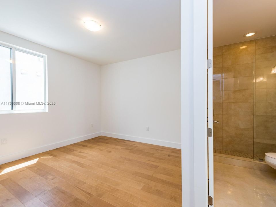 Active With Contract: $7,300 (4 beds, 4 baths, 3624 Square Feet)