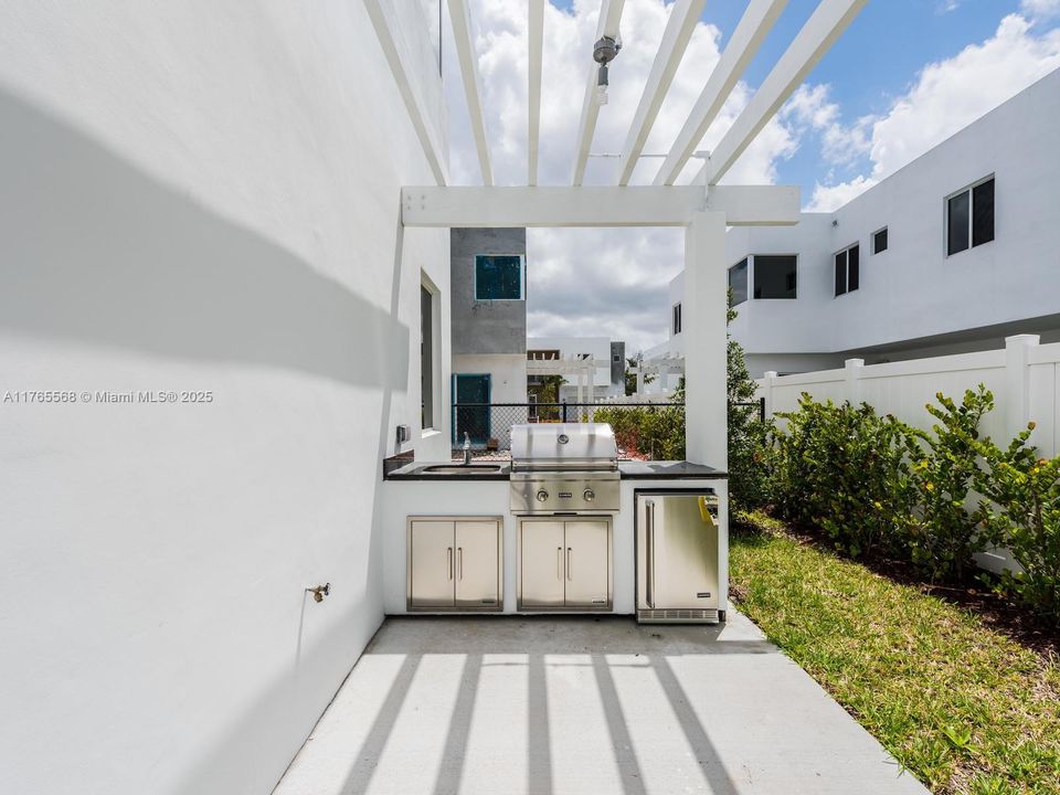 Active With Contract: $7,300 (4 beds, 4 baths, 3624 Square Feet)