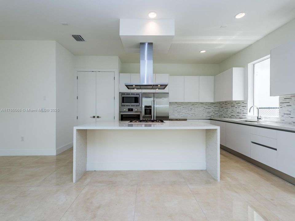 Active With Contract: $7,300 (4 beds, 4 baths, 3624 Square Feet)