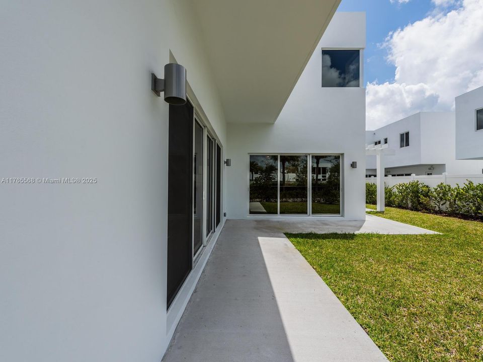 Active With Contract: $7,300 (4 beds, 4 baths, 3624 Square Feet)