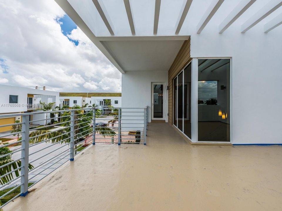 Active With Contract: $7,300 (4 beds, 4 baths, 3624 Square Feet)