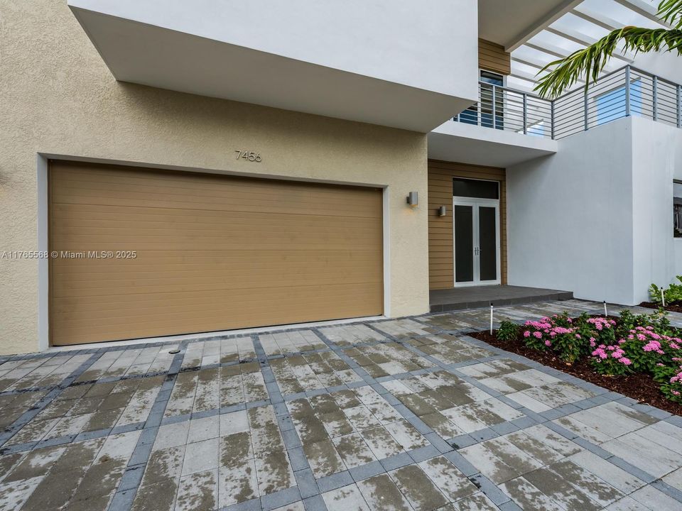 Active With Contract: $7,300 (4 beds, 4 baths, 3624 Square Feet)