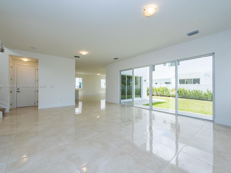 Active With Contract: $7,300 (4 beds, 4 baths, 3624 Square Feet)