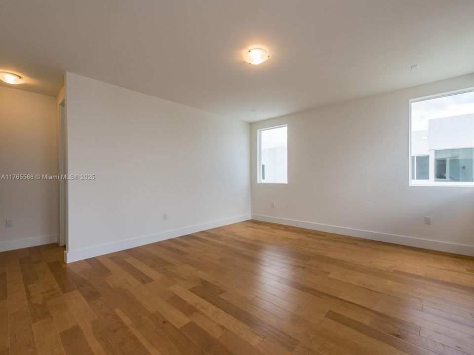 Active With Contract: $7,300 (4 beds, 4 baths, 3624 Square Feet)