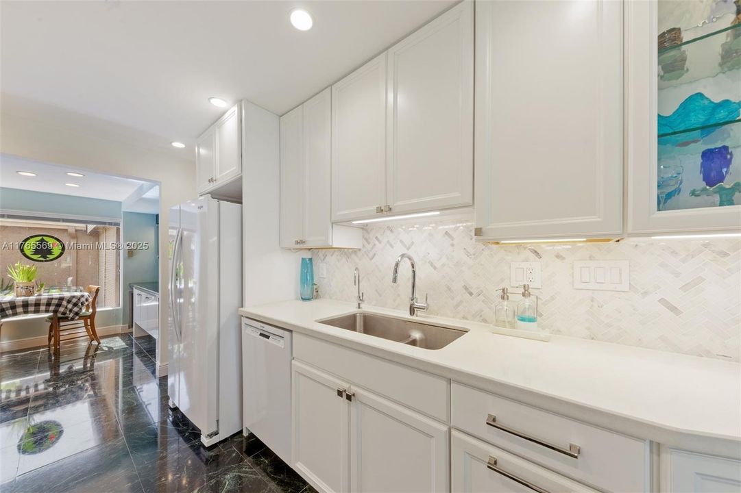 最近售出: $599,000 (3 贝兹, 2 浴室, 2350 平方英尺)