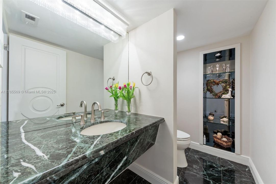 最近售出: $599,000 (3 贝兹, 2 浴室, 2350 平方英尺)