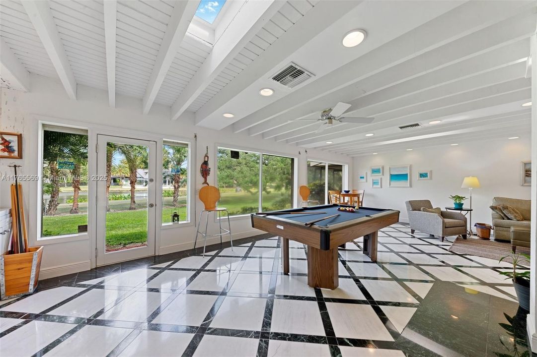 最近售出: $599,000 (3 贝兹, 2 浴室, 2350 平方英尺)