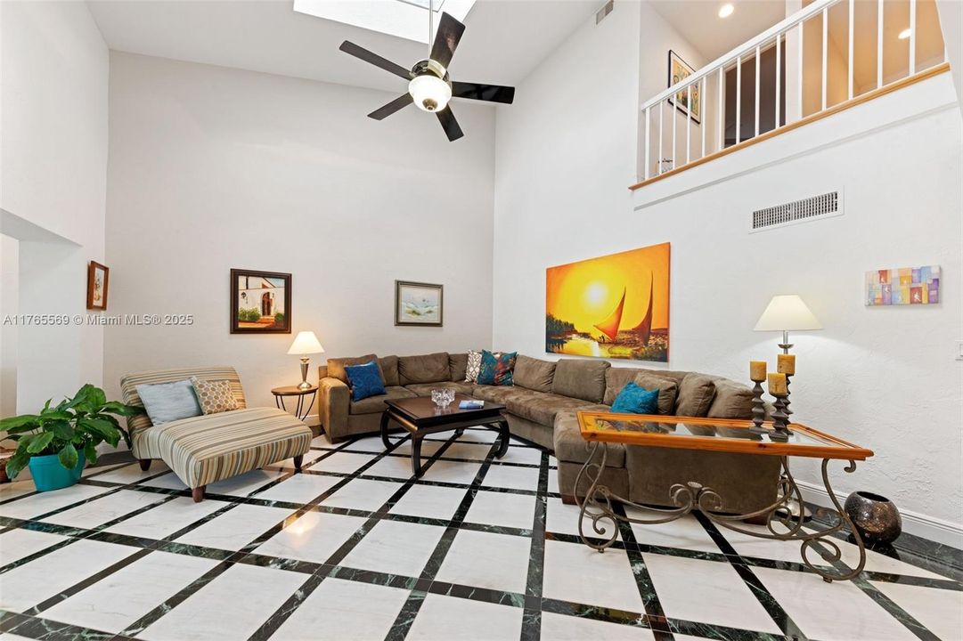 最近售出: $599,000 (3 贝兹, 2 浴室, 2350 平方英尺)