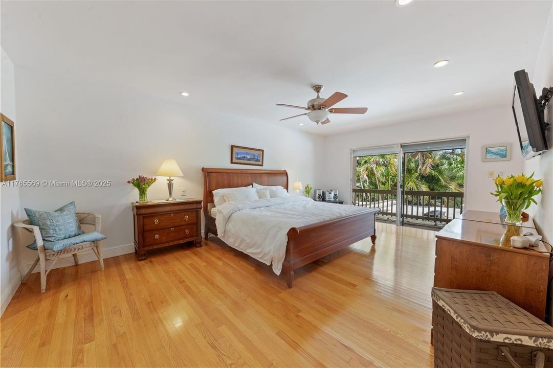 最近售出: $599,000 (3 贝兹, 2 浴室, 2350 平方英尺)