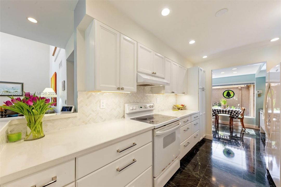 最近售出: $599,000 (3 贝兹, 2 浴室, 2350 平方英尺)