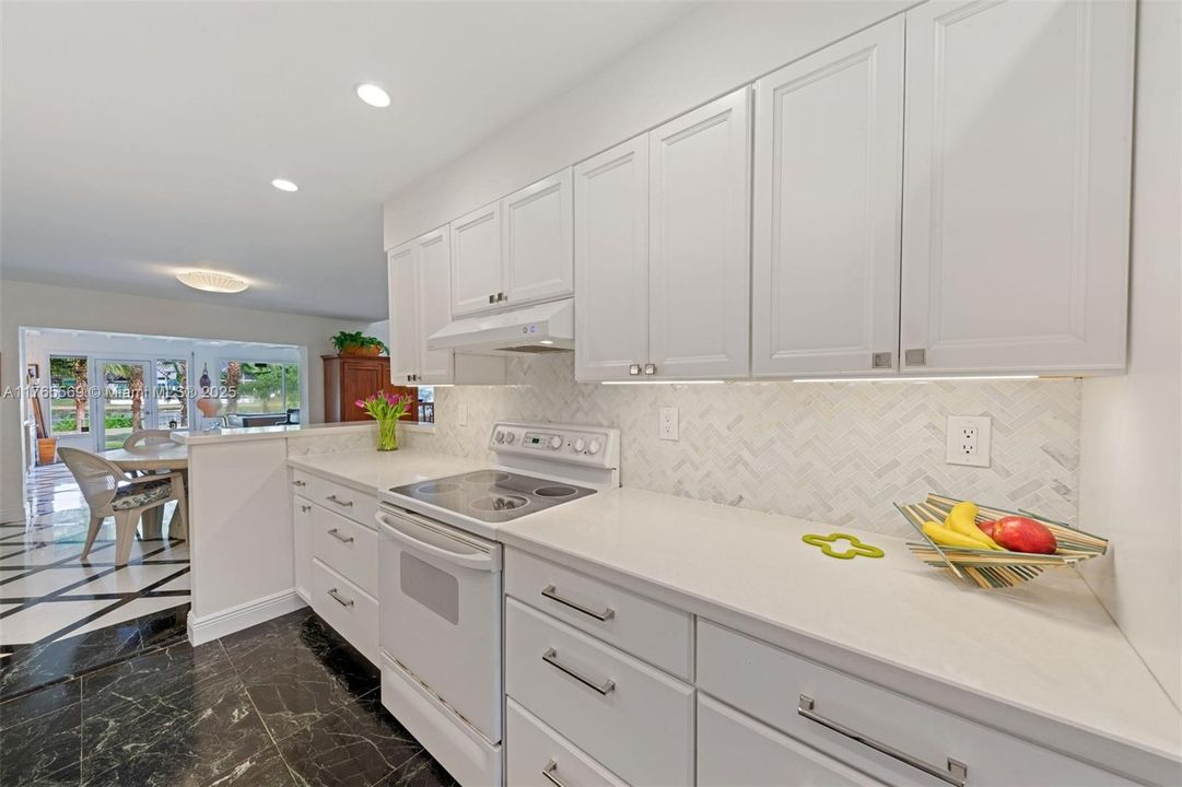 最近售出: $599,000 (3 贝兹, 2 浴室, 2350 平方英尺)