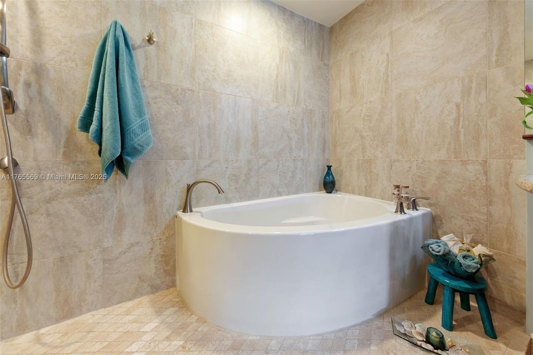 最近售出: $599,000 (3 贝兹, 2 浴室, 2350 平方英尺)