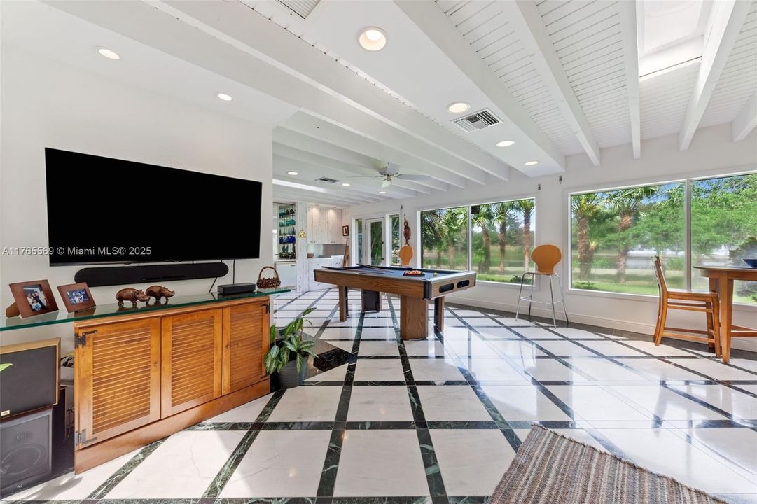 最近售出: $599,000 (3 贝兹, 2 浴室, 2350 平方英尺)