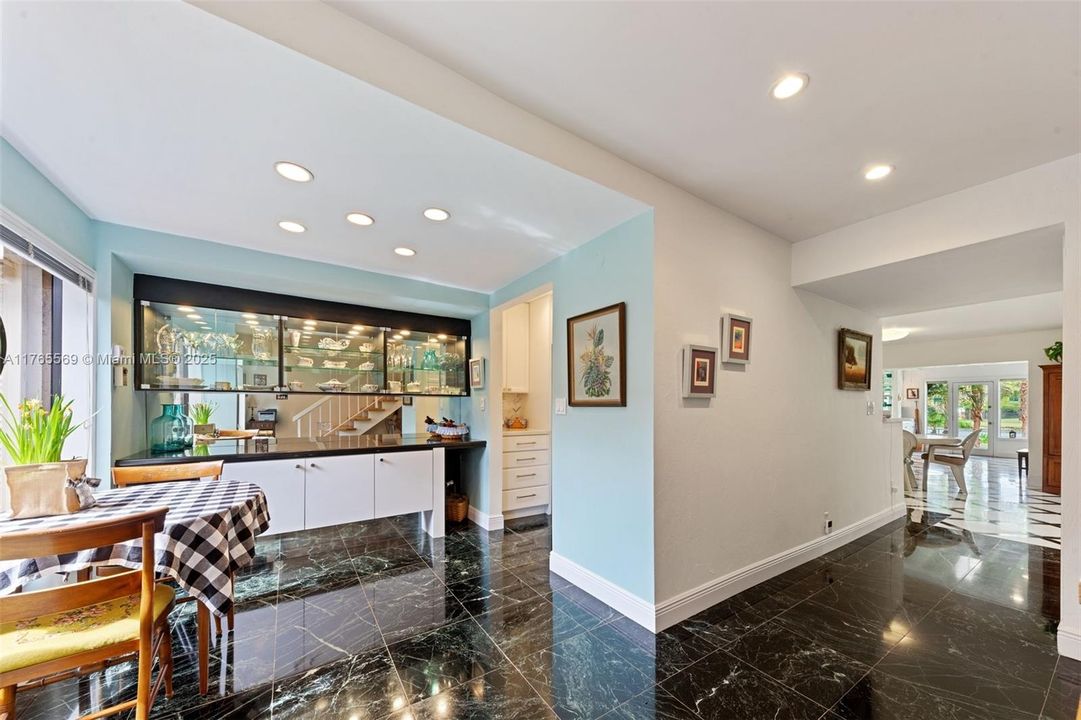 最近售出: $599,000 (3 贝兹, 2 浴室, 2350 平方英尺)