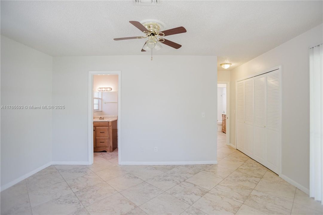 最近售出: $389,900 (3 贝兹, 2 浴室, 1427 平方英尺)