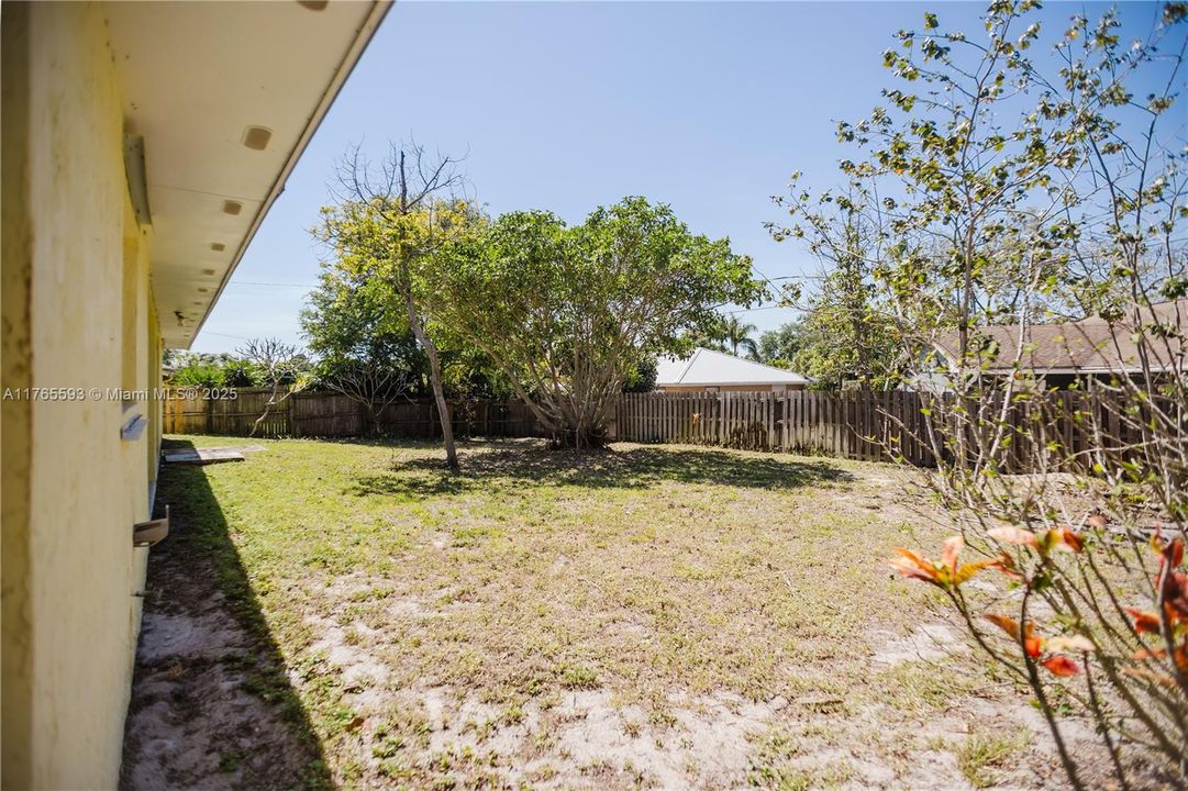 最近售出: $389,900 (3 贝兹, 2 浴室, 1427 平方英尺)