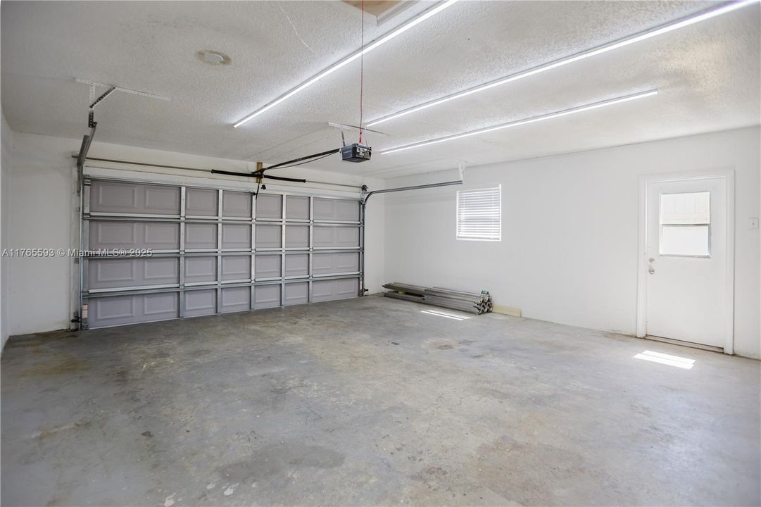 最近售出: $389,900 (3 贝兹, 2 浴室, 1427 平方英尺)