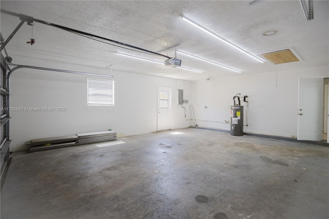 最近售出: $389,900 (3 贝兹, 2 浴室, 1427 平方英尺)